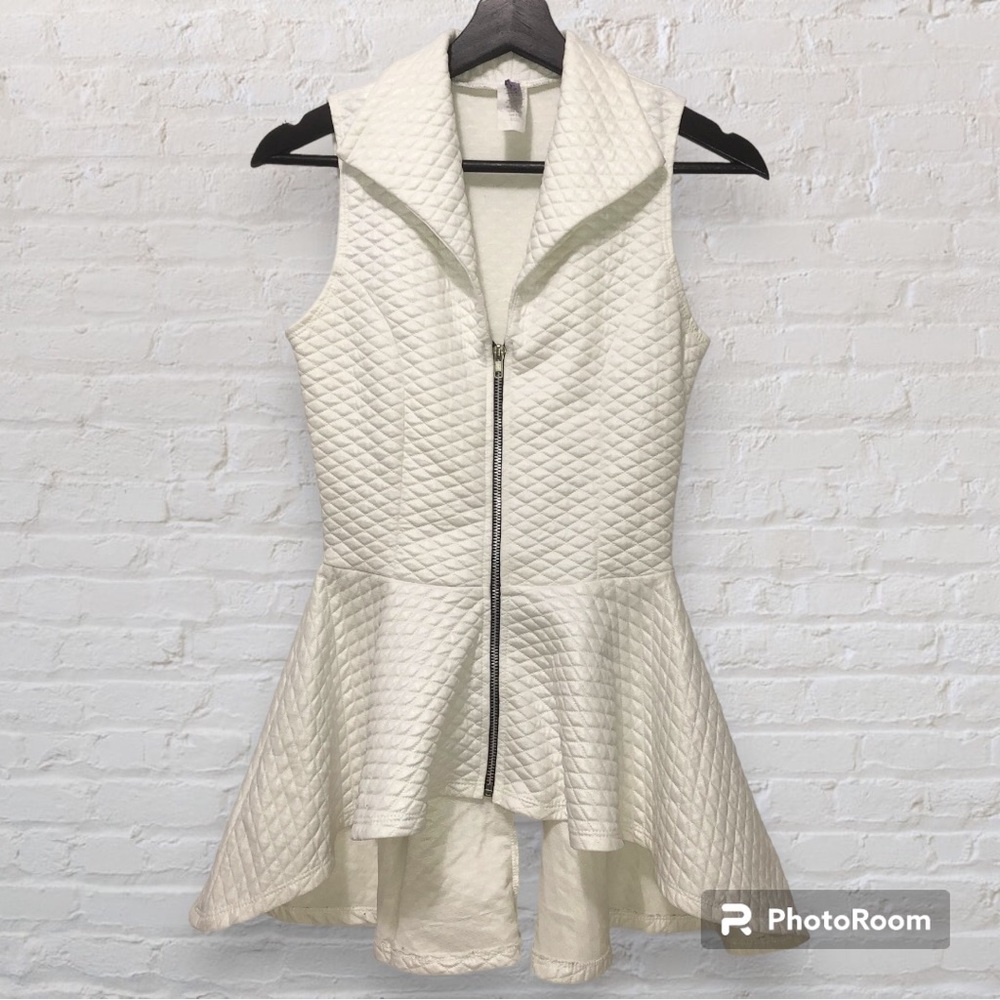 EIEN White Quilted Flared Zipper Top